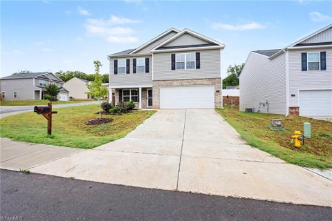 Homes For Sale - 135 Carriage Cove Circle<br/> Mocksville, NC 27028