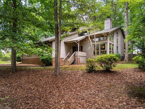 Homes For Sale - 4005 Waldenbrook Court<br/> Guilford County, Greensboro, NC 27407