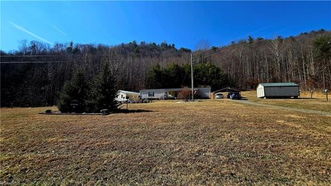 Mobile Home For Sale - 8043 N Old Nc Highway 16<br/> Millers Creek, NC 28651