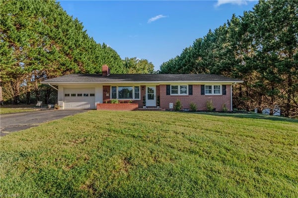 134 OLD CHILDRESS AVE, MOUNT AIRY, NC 27030 - Image bb3fa0dc8a907c540045125dc5feae32/384433010