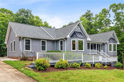 Homes For Sale - 157 Beech Tree Court<br/> Eden, NC 27288