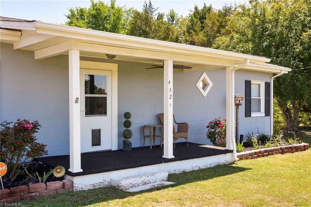 Photo of 432 E Old Glencoe Road, Burlington, NC 27217 (MLS # 1219250)