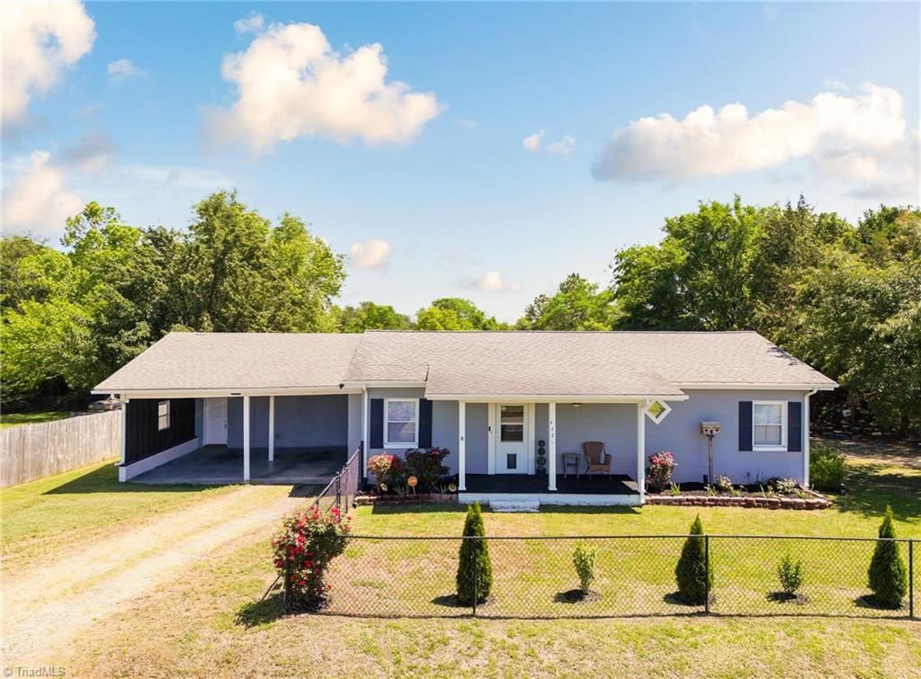 Photo of 432 E Old Glencoe Road, Burlington, NC 27217 (MLS # 1219250)