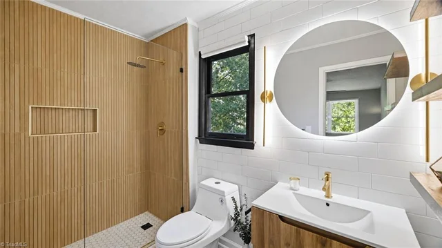 5712 Landerwood Drive, photo 2 of 20