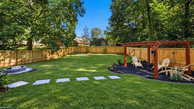 5712 Landerwood Drive, photo 5 of 20