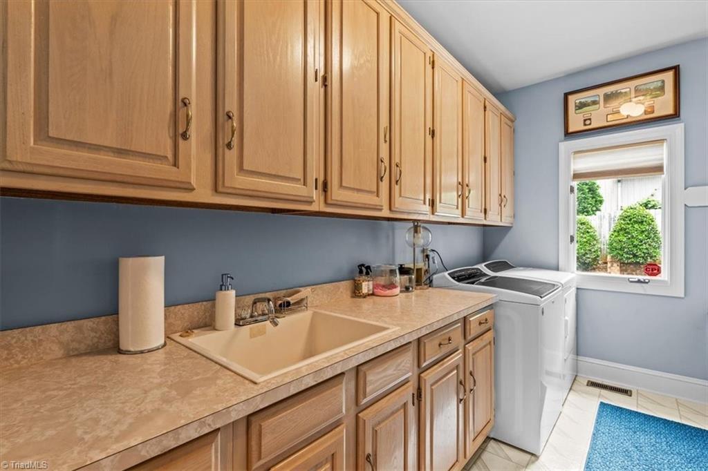 Greensboro, North Carolina 27410, United States, 4 Bedrooms Bedrooms, ,5 BathroomsBathrooms,Residential,Pending,150462