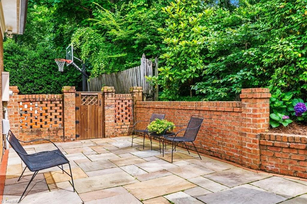 Greensboro, North Carolina 27410, United States, 4 Bedrooms Bedrooms, ,5 BathroomsBathrooms,Residential,Pending,150462