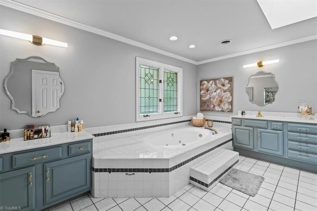 Greensboro, North Carolina 27410, United States, 4 Bedrooms Bedrooms, ,5 BathroomsBathrooms,Residential,Pending,150462