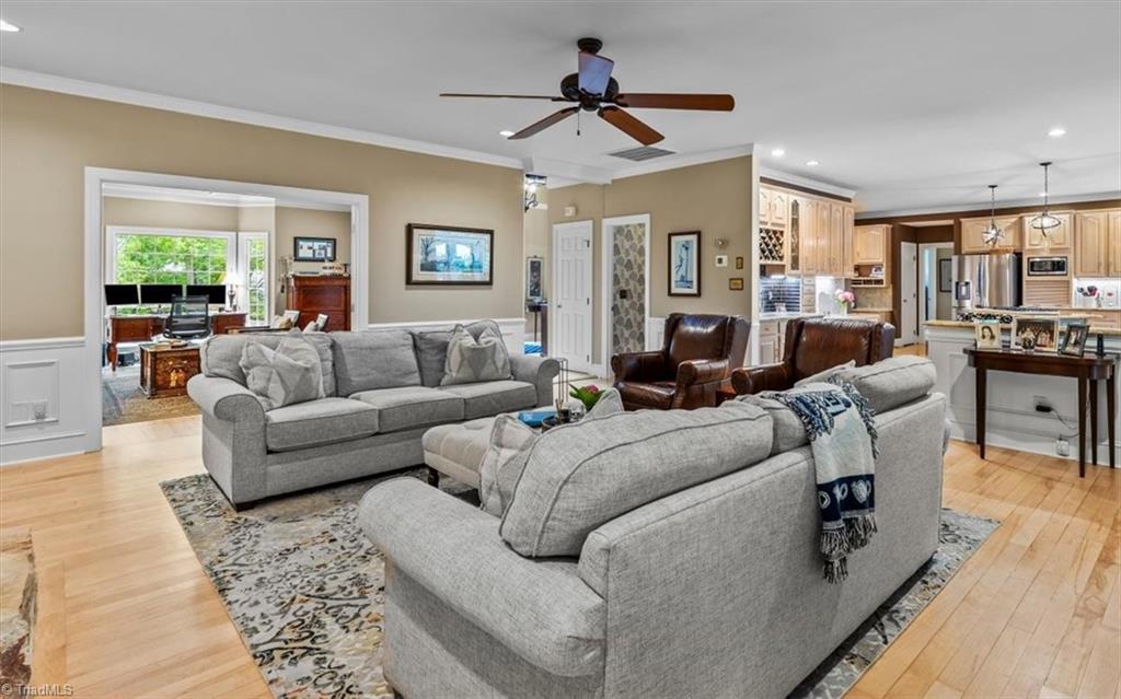 Greensboro, North Carolina 27410, United States, 4 Bedrooms Bedrooms, ,5 BathroomsBathrooms,Residential,Pending,150462