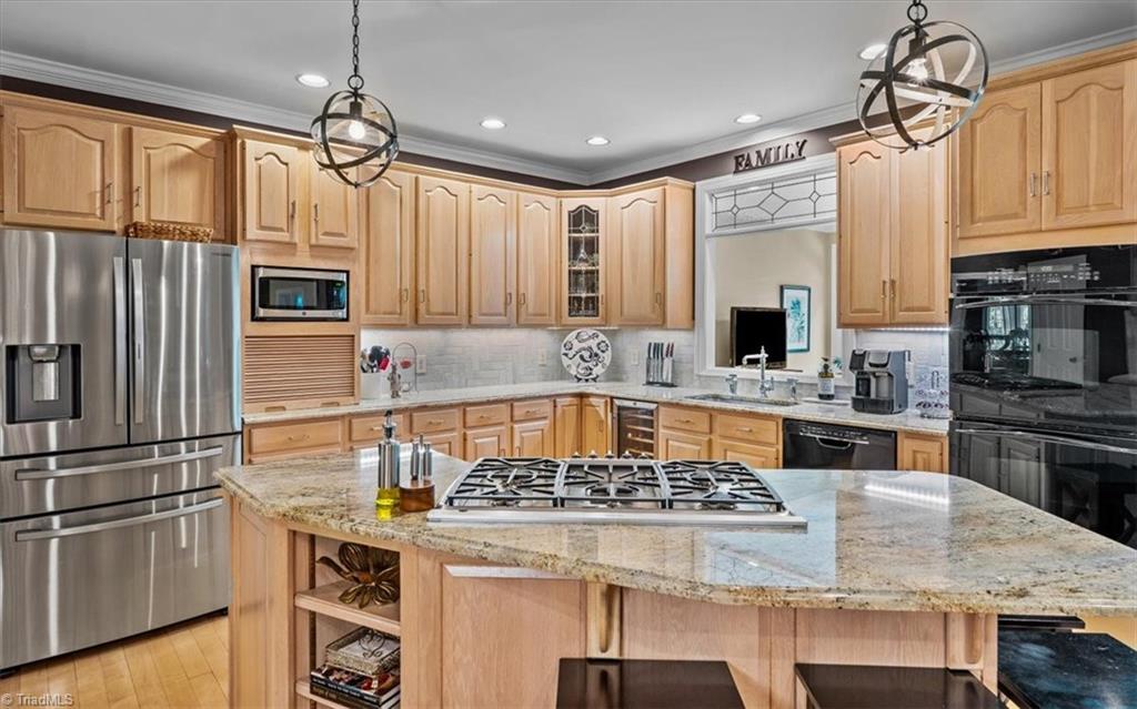 Greensboro, North Carolina 27410, United States, 4 Bedrooms Bedrooms, ,5 BathroomsBathrooms,Residential,Pending,150462