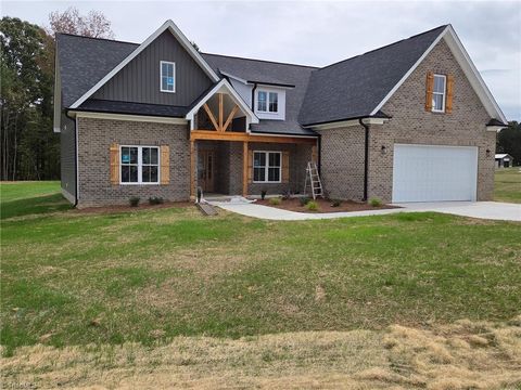 Photo of 176 Cricket's Run, Lexington, NC 27295 (MLS # 1198717)