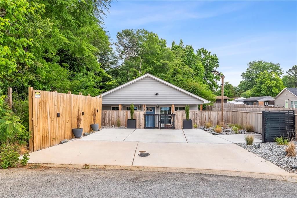 Photo of 505 Kent Court, High Point, NC 27260 (MLS # 1221867)