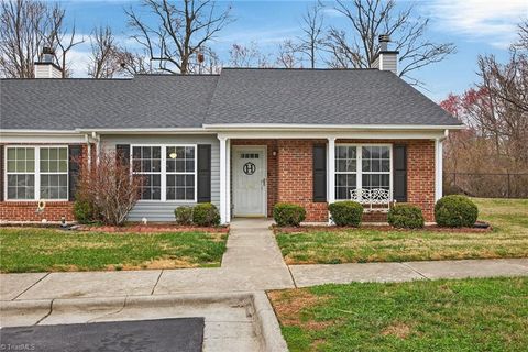 Townhouse For Sale - 2107 Jefferson Court<br/> Archdale, NC 27263