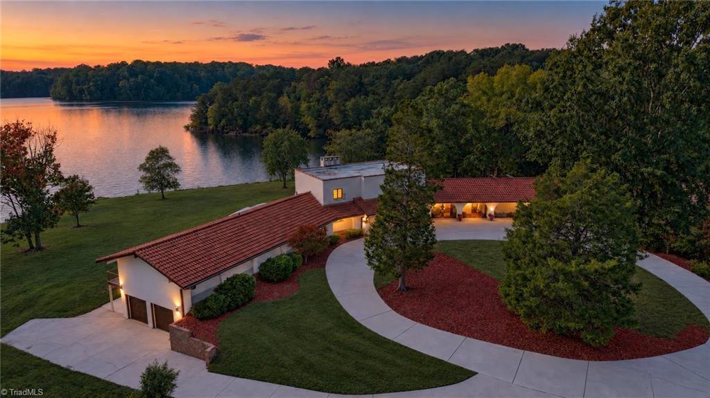 Photo of 1900 La Vista Drive, High Point, NC 27265 (MLS # 1238989)