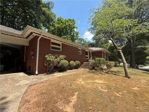 Homes For Sale - 501 Ashe Street<br/> High Point, NC 27262