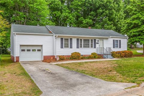 Homes For Sale - 314 Joyce Lane<br/> Kernersville, NC 27284