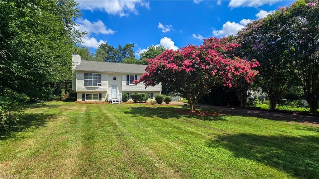 Photo of 3581 Robinwest Drive, Pfafftown, NC 27040 (MLS # 1230438)