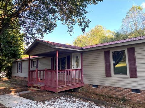 A home in Mount Airy