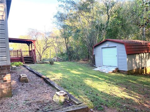 A home in Mount Airy