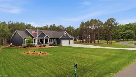 Homes For Sale - 314 Potters Landing Lndg<br/> Davidson County, Denton, NC 27239