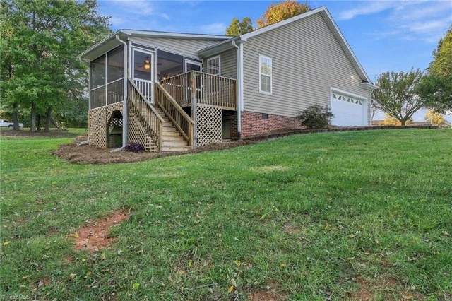 8639 Circle Drive, photo 2 of 41