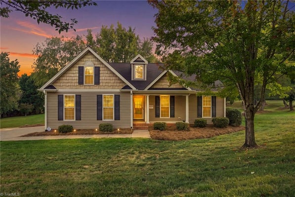 8639 CIRCLE DR, RURAL HALL, NC 27045 - Image bcb900eab7cb4cd8cbce81d45f228d67/770856554