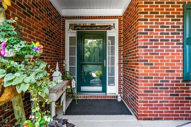219 Heritage Hill Drive, photo 4 of 50