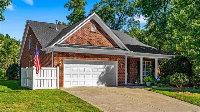 219 Heritage Hill Drive, photo 2 of 50