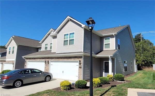 806 RILEY LN, GREENSBORO, NC 27455 - Image bcc76fbacbbabc302d5661e71f5d5eae/1622667727
