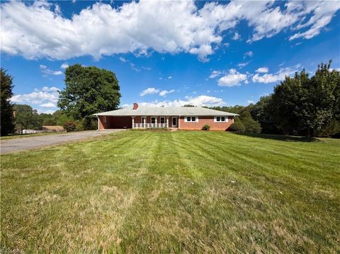 Homes For Sale - 5305 Belews Creek Road<br/> Walkertown, NC 27051