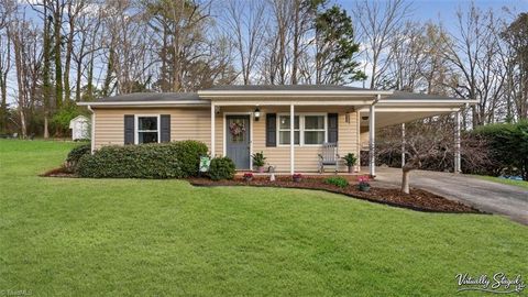 Homes For Sale - 926 Meadowbrook Road<br/> Randolph County, Asheboro, NC 27203