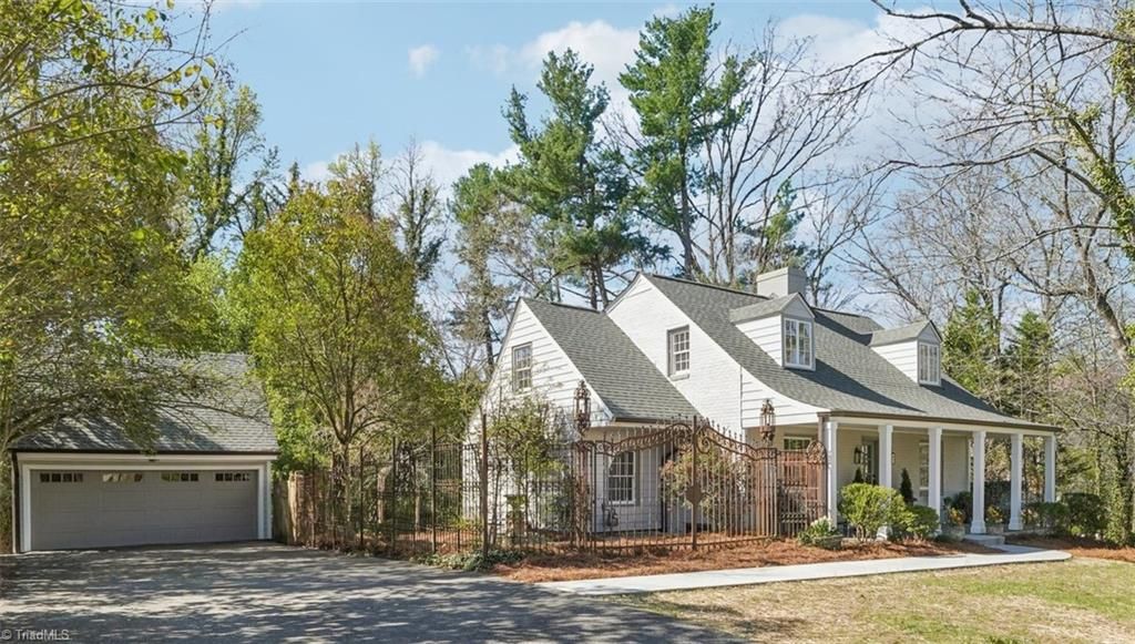 Photo of 907 Sunset Drive, High Point, NC 27262 (MLS # 1213188)