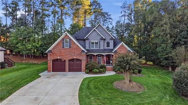 347 KIAWAH ISLAND DR, WINSTON SALEM, NC 27107 - Image bd3ee7d8ff0e34e9a64969ba5d5457f0/2964500898