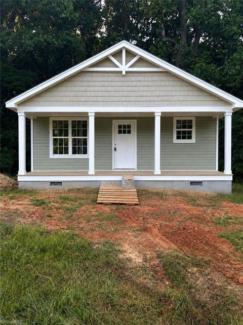 Homes For Sale - 506 Moore Drive<br/> Lexington, NC 27292
