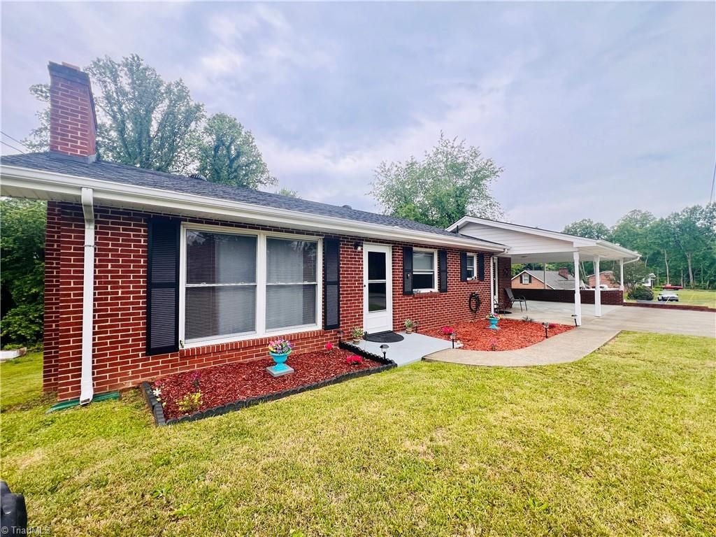 Photo of 2556 Westfield Road, Mount Airy, NC 27030 (MLS # 1219183)