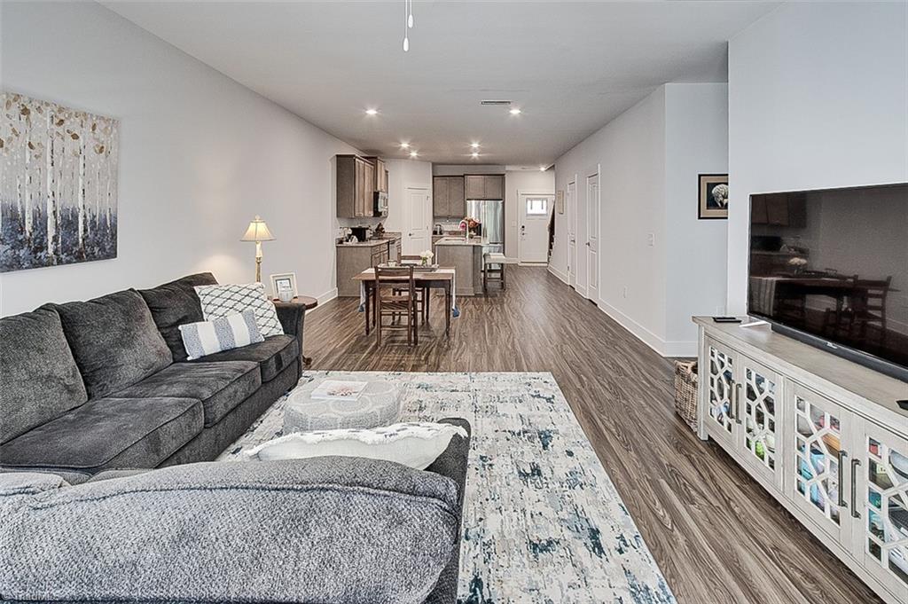 Jamestown, North Carolina 27282, United States, 3 Bedrooms Bedrooms, ,3 BathroomsBathrooms,Residential,Active,202581