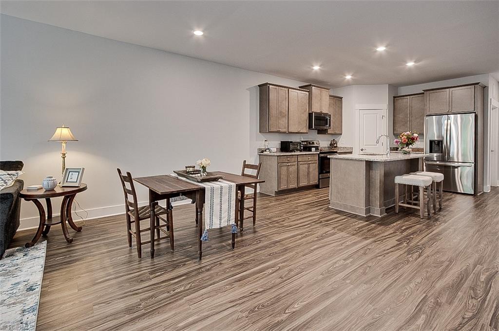 Jamestown, North Carolina 27282, United States, 3 Bedrooms Bedrooms, ,3 BathroomsBathrooms,Residential,Active,202581