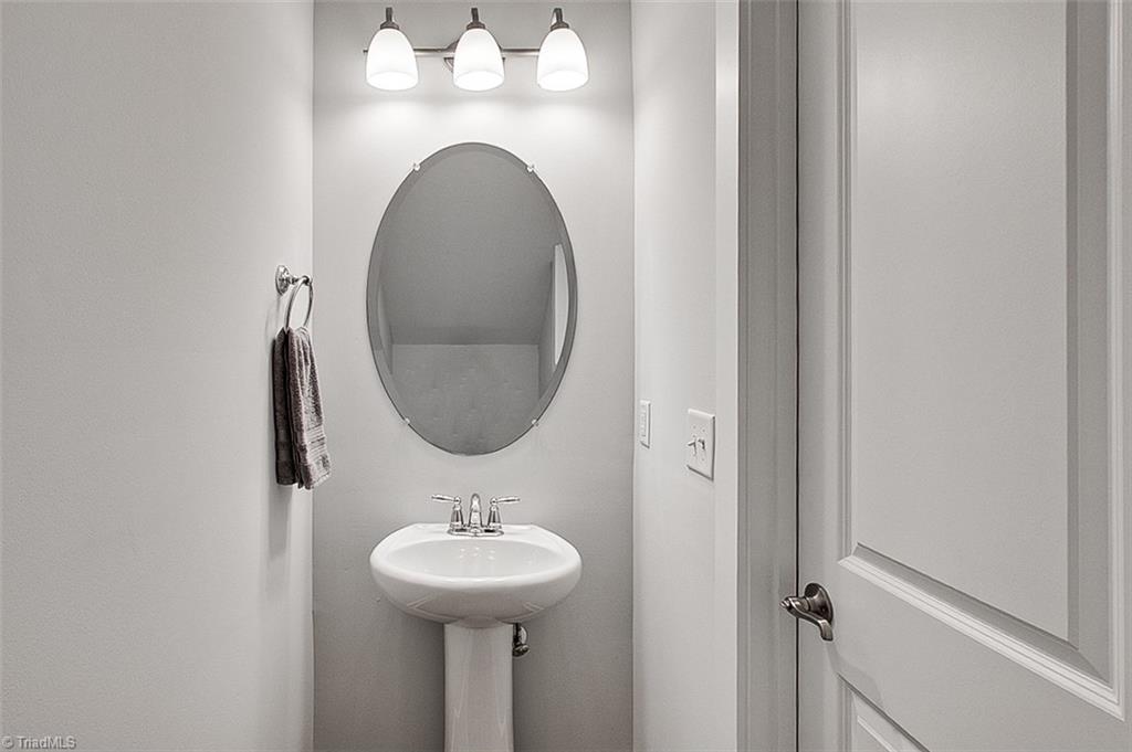 Jamestown, North Carolina 27282, United States, 3 Bedrooms Bedrooms, ,3 BathroomsBathrooms,Residential,Active,202581