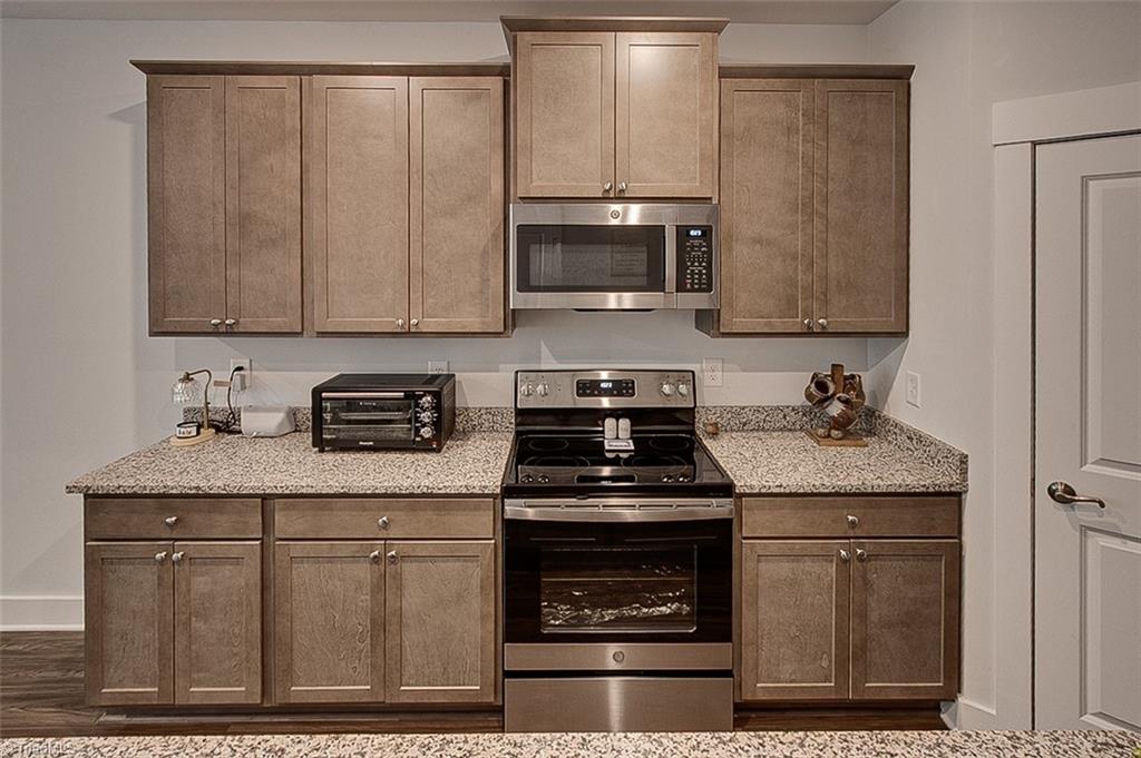 Jamestown, North Carolina 27282, United States, 3 Bedrooms Bedrooms, ,3 BathroomsBathrooms,Residential,Active,202581