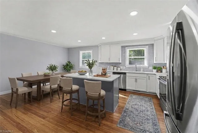 614 Burke Street, photo 4 of 33