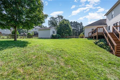 A home in Clemmons