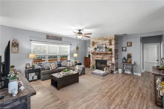 274 Echo Hollar Road, photo 4 of 29