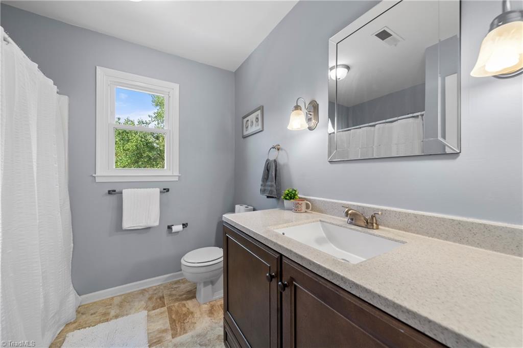 Clemmons, North Carolina 27012, United States, 3 Bedrooms Bedrooms, ,3 BathroomsBathrooms,Residential,Pending,212081