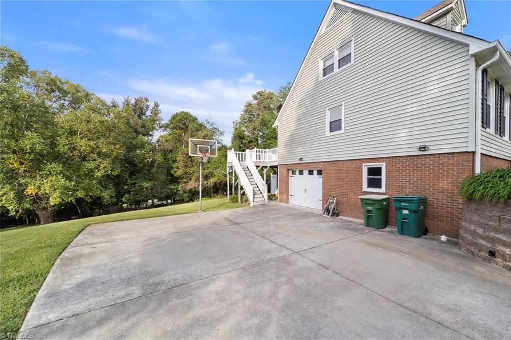 Clemmons, North Carolina 27012, United States, 3 Bedrooms Bedrooms, ,3 BathroomsBathrooms,Residential,Pending,212081