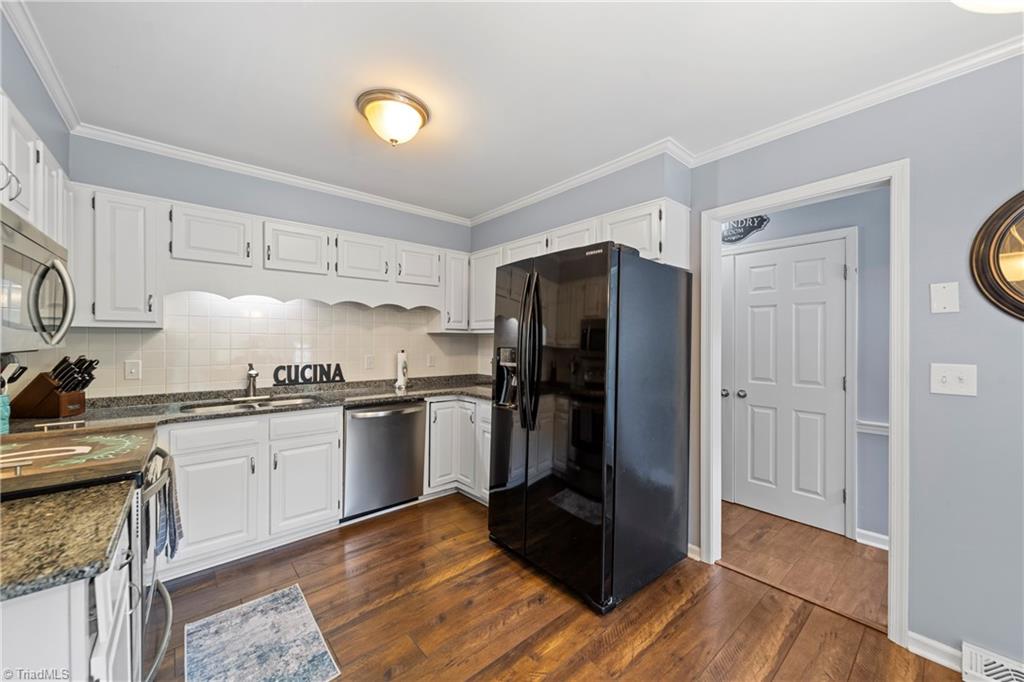 Clemmons, North Carolina 27012, United States, 3 Bedrooms Bedrooms, ,3 BathroomsBathrooms,Residential,Pending,212081