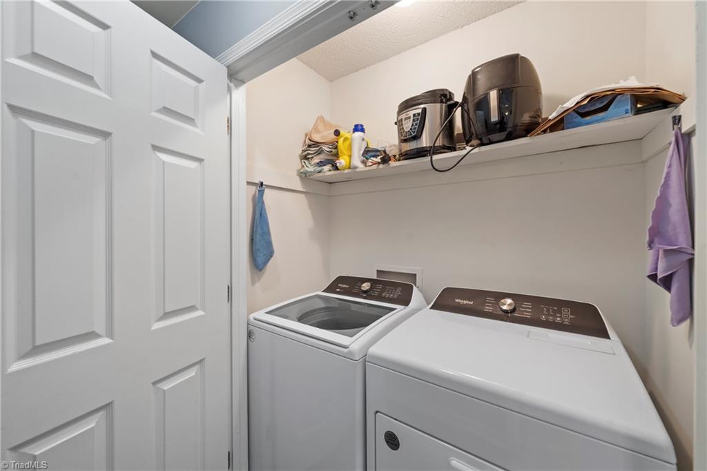 Clemmons, North Carolina 27012, United States, 3 Bedrooms Bedrooms, ,3 BathroomsBathrooms,Residential,Pending,212081