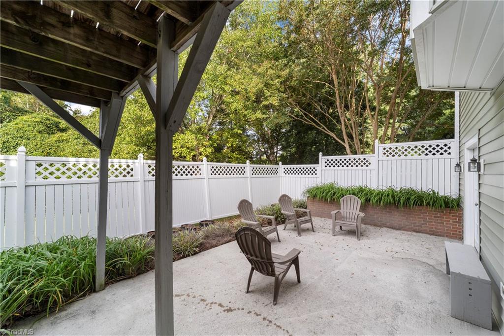 Clemmons, North Carolina 27012, United States, 3 Bedrooms Bedrooms, ,3 BathroomsBathrooms,Residential,Pending,212081