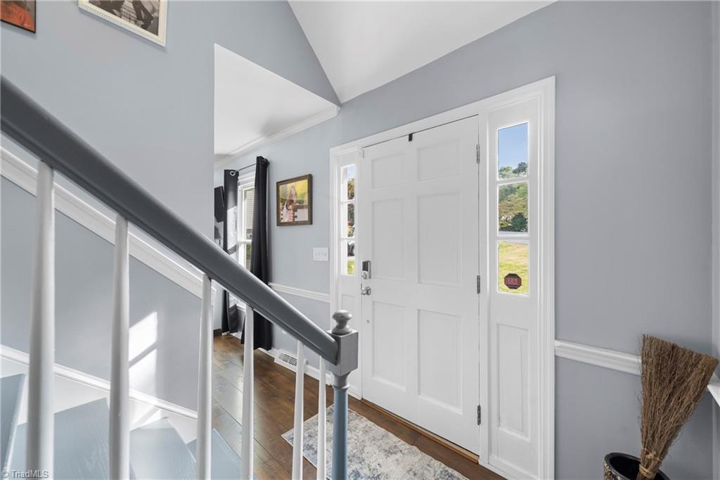 Clemmons, North Carolina 27012, United States, 3 Bedrooms Bedrooms, ,3 BathroomsBathrooms,Residential,Pending,212081