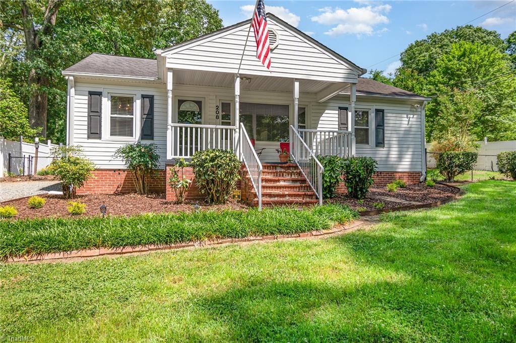 208 Rockspring Drive, Thomasville, North Carolina image 1