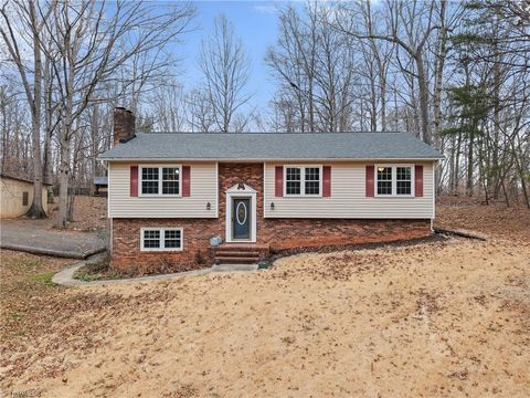 Homes For Sale - 212 Jack Booe Road<br/> Mocksville, NC 27028